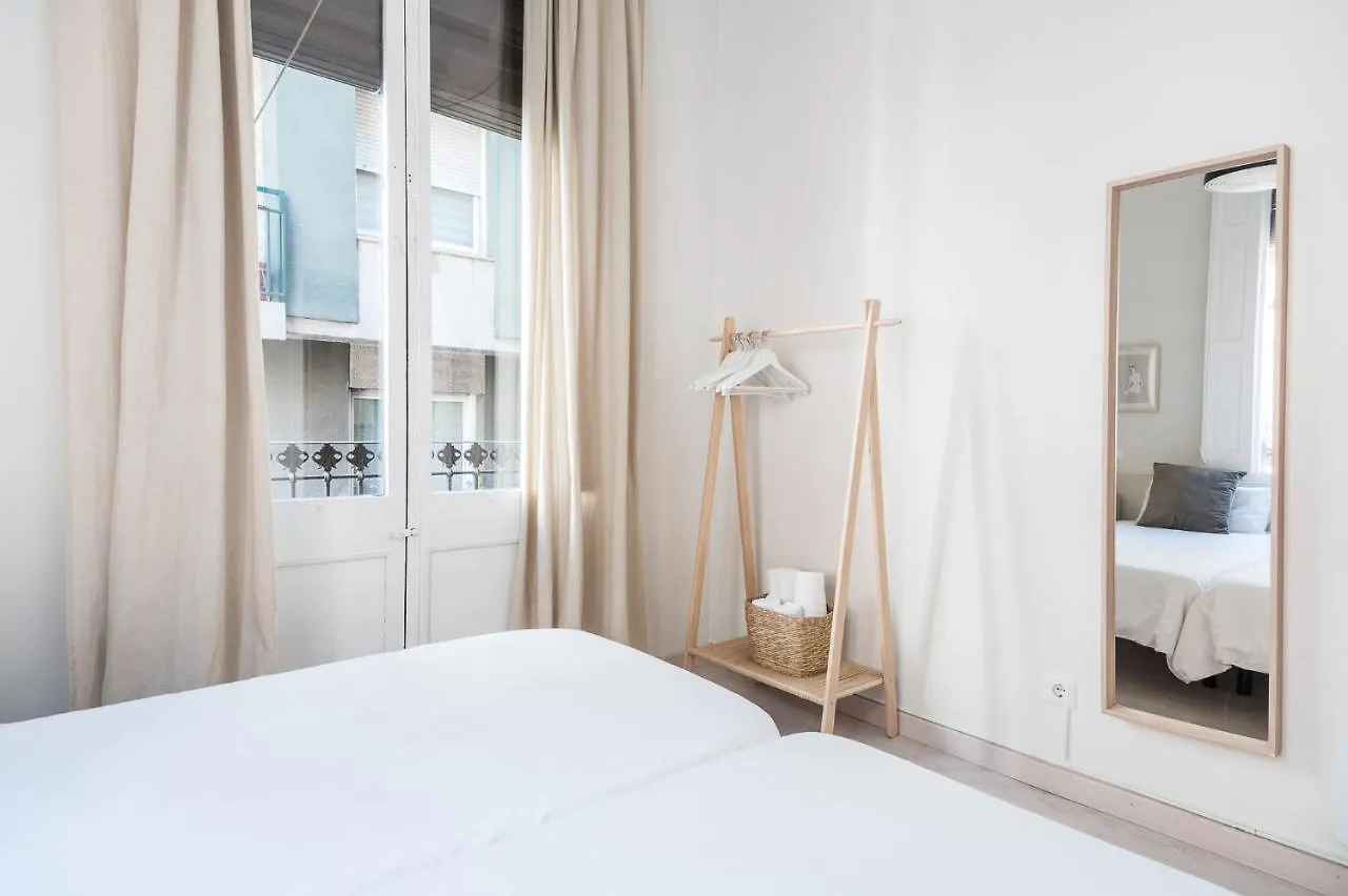 바르셀로나 Light, Cozy Terrace And Local Life In Gracia 아파트