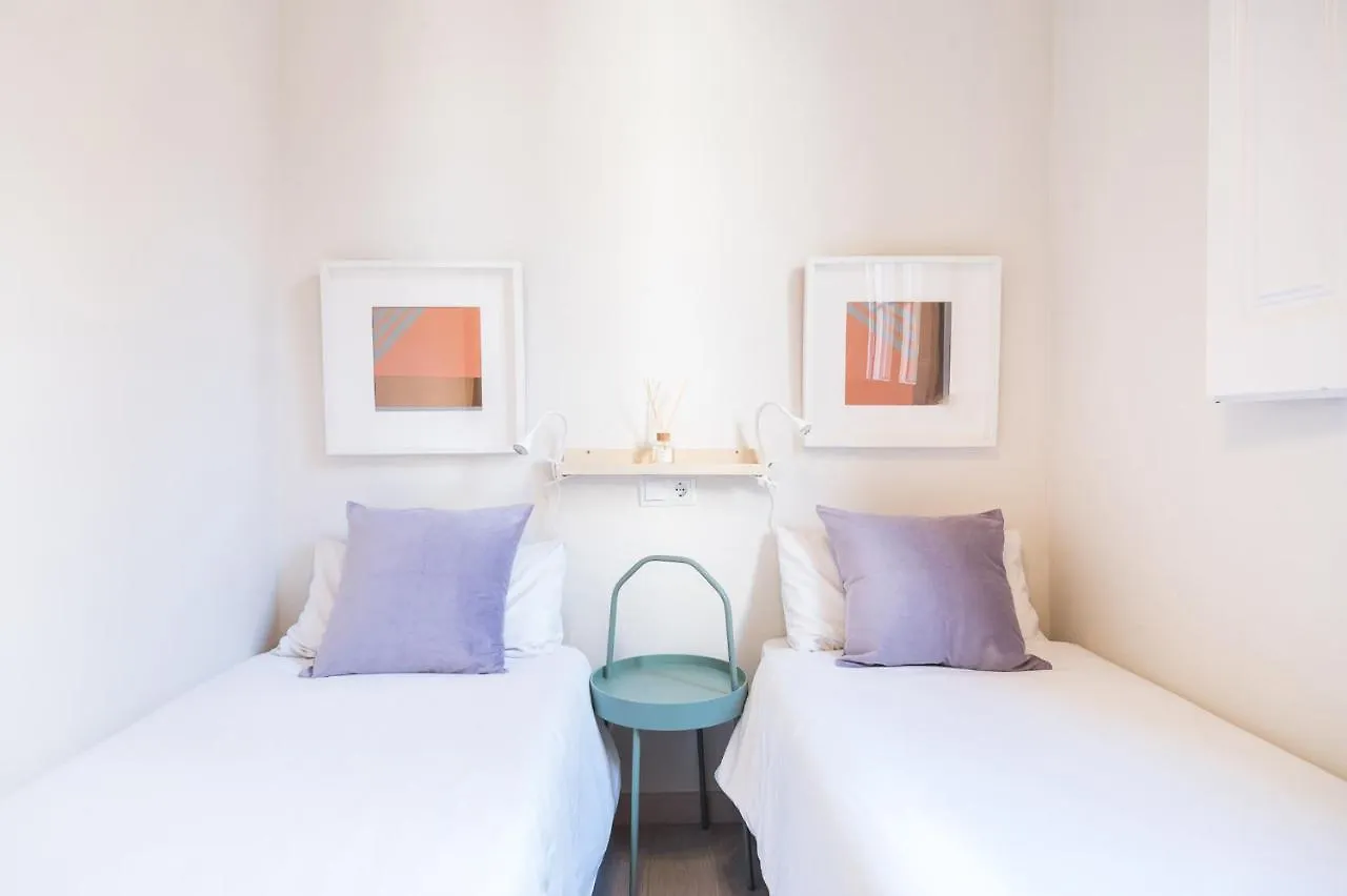 바르셀로나 Light, Cozy Terrace And Local Life In Gracia 아파트 0*,  스페인