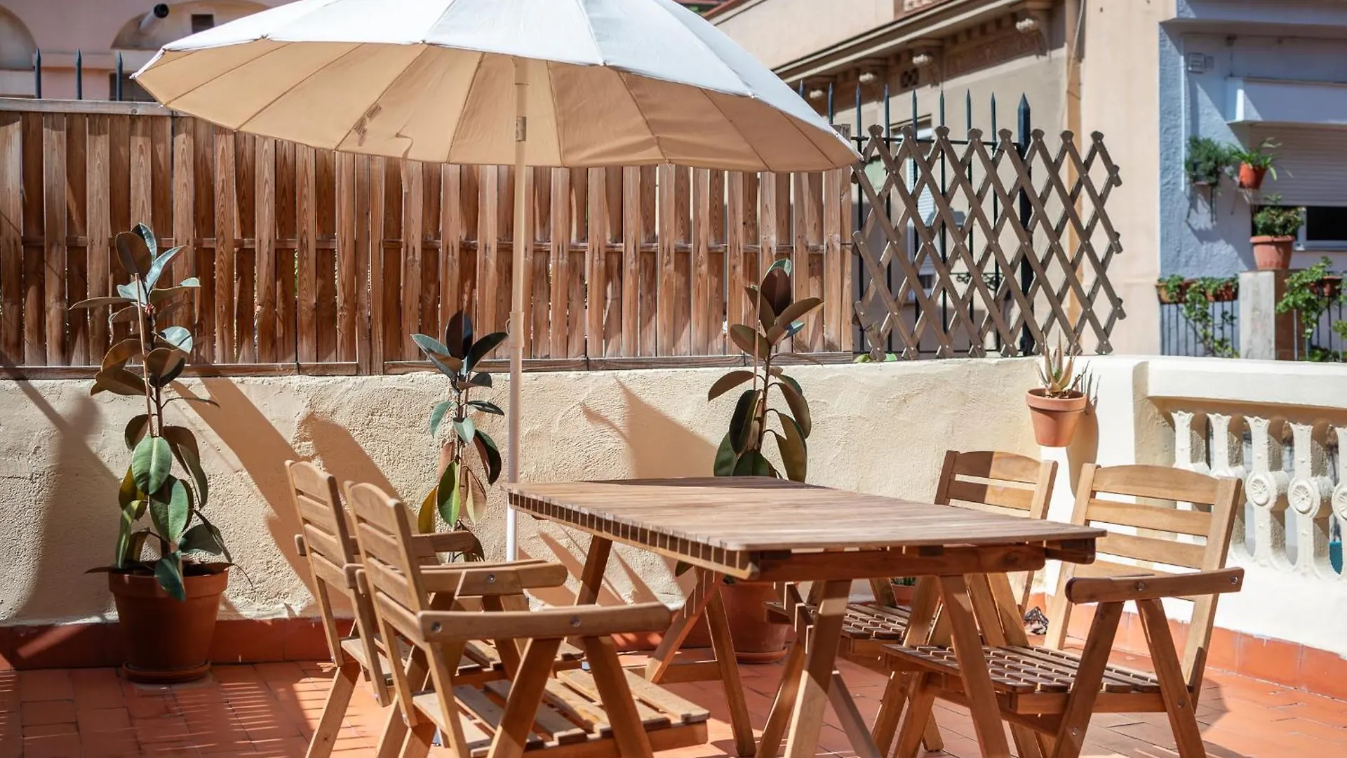 바르셀로나 Light, Cozy Terrace And Local Life In Gracia 아파트 0*,  스페인