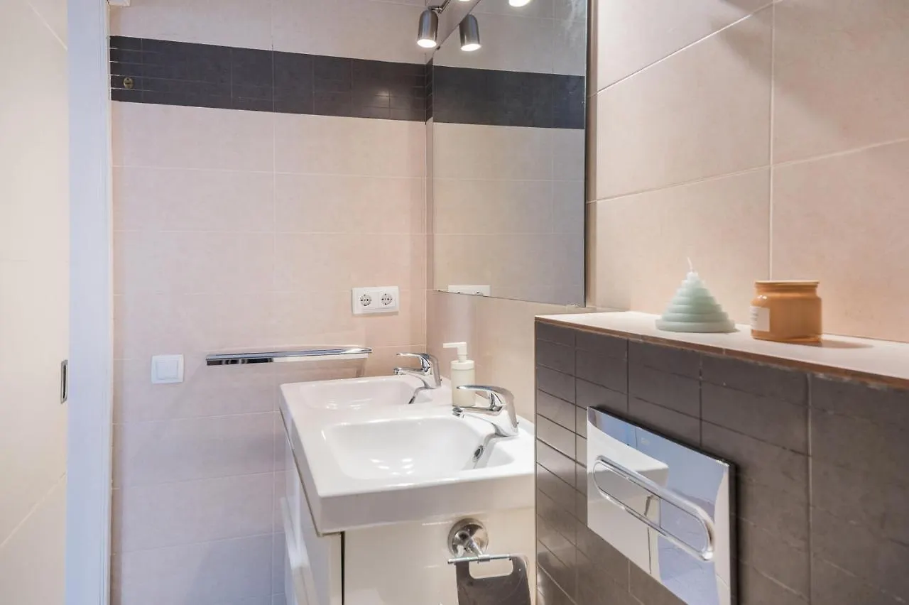 Light, Cozy Terrace And Local Life In Gracia Apartment Barcelona